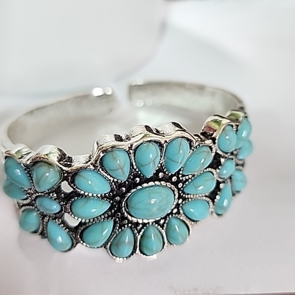 Turquoise and silver plated cuff bracelet - Picture 2 of 6